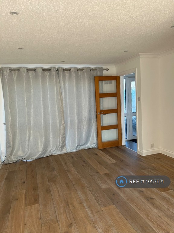 3 bedroom house in Crofton Close, Ashford, TN24 (3 bed) (#1957671)