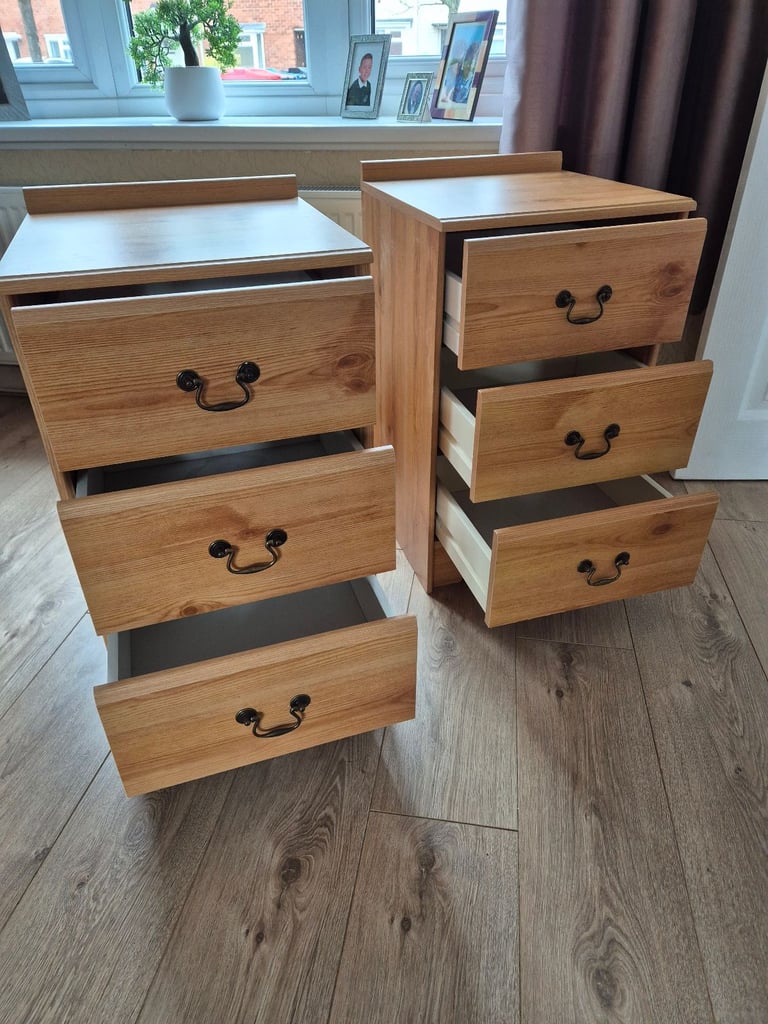 Bedside cabinets 