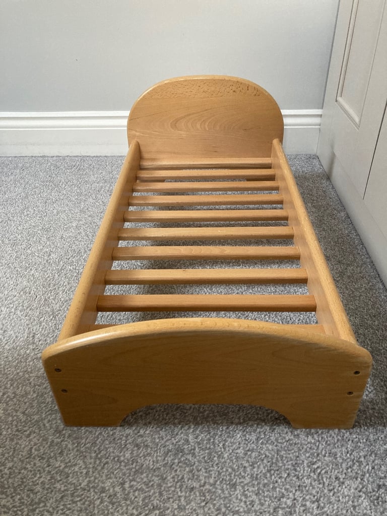 Free Dolls Play Bed