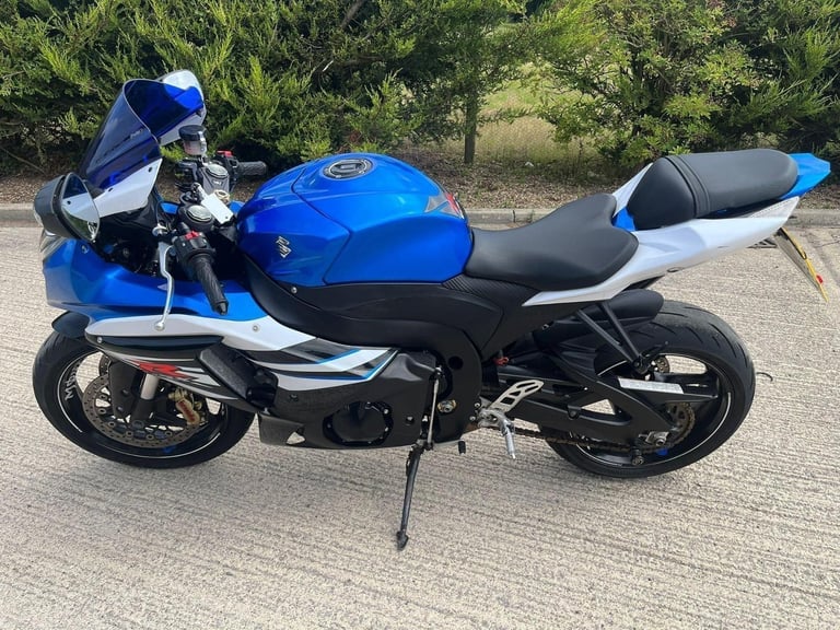 2014 14 SUZUKI GSXR 1000 L4 BLUE  WHITE SPORTS R1 GSXR1000 - LOW MILES CBR