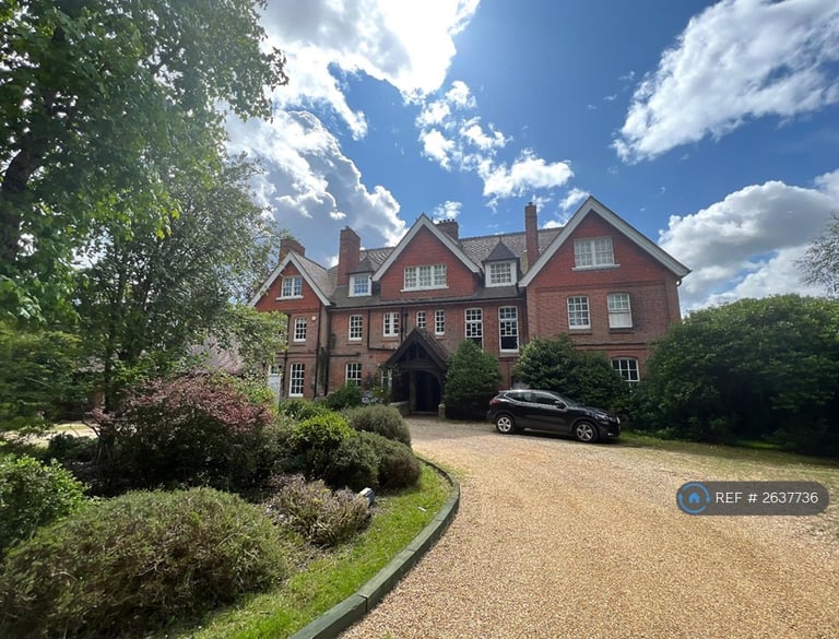 2 bedroom flat in Lyndhurst Road, Lyndhurst, SO43 (2 bed) (#2637736)