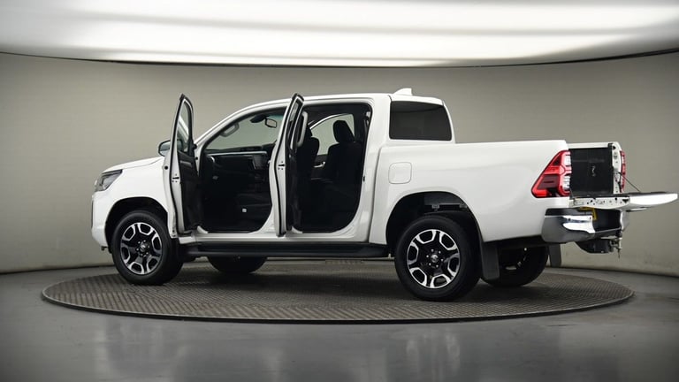2024 Toyota Hilux 2.8 D-4D Invincible Pickup Double Cab 4dr Diesel Auto 4WD Euro 6 (s/s) (204 Pic...
