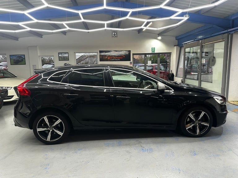 VOLVO V40 2.0 R-Design D3 2017