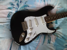 MID 2000 STAGG STRATOCASTER + LOCKING TUNERS