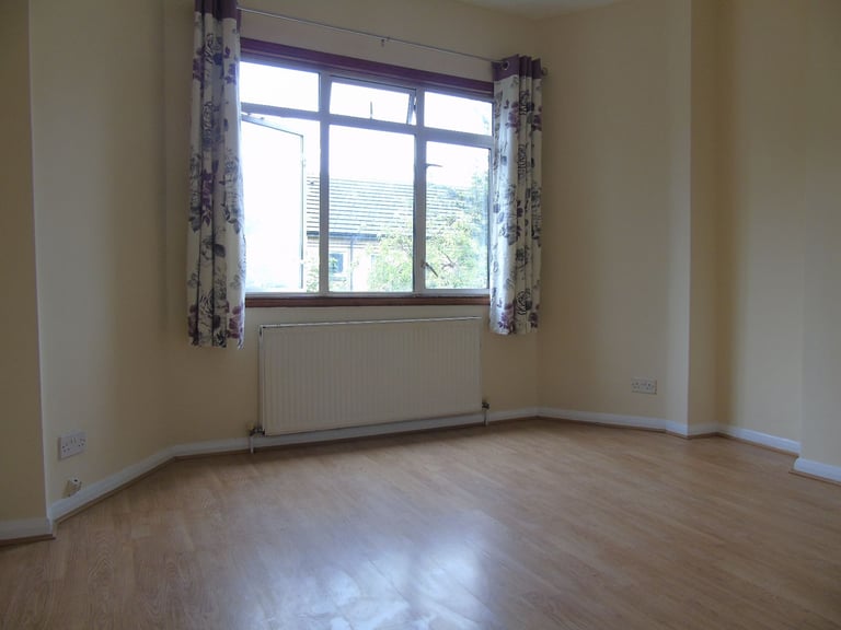 Refurbished 3 double bedroom Property located 2 minutes walk to station 