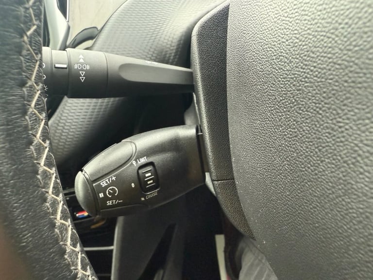 2019 Peugeot 2008 1.2 PureTech Allure Premium SUV 5dr Petrol Manual Euro 6 (s/s) (82 ps) HATCHBAC...