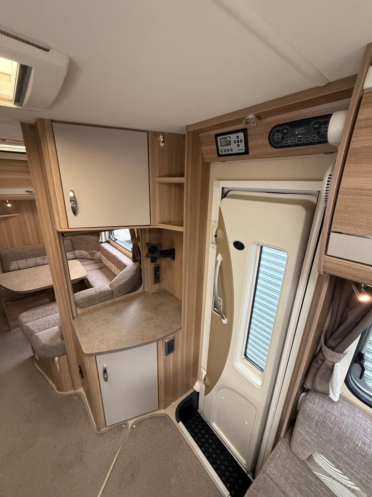 Bessacarr E444 Side Dinette Converts To Double Rear Bathroom