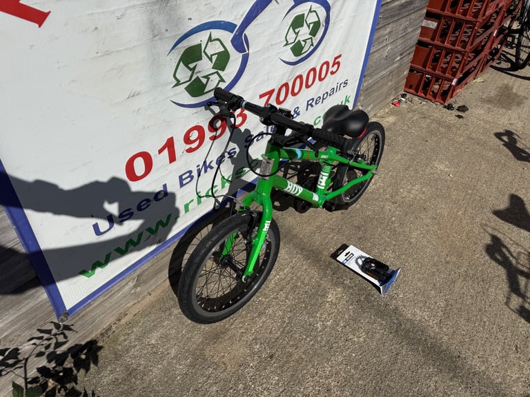 Hoy Bonaly 16” Wheel Boys Bike. Night Light Weight Bike. Serviced