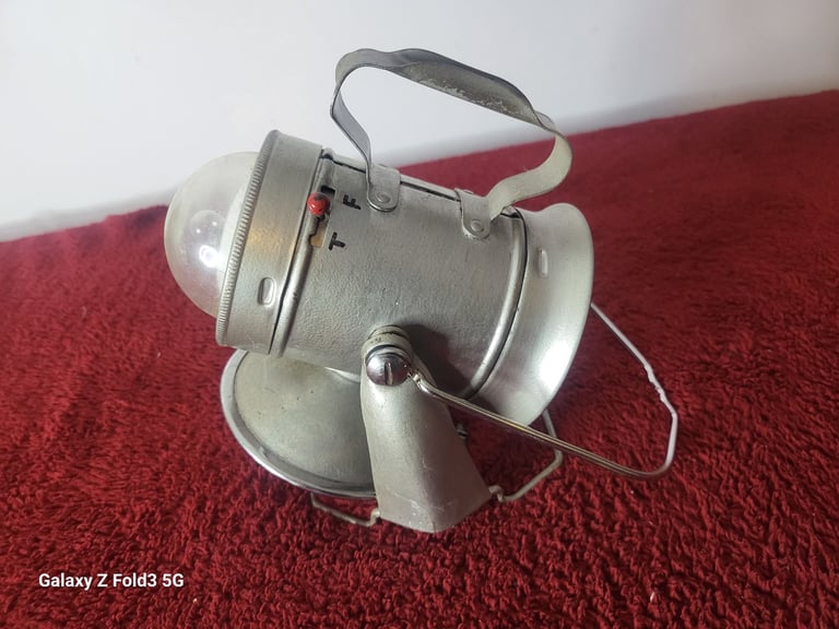 Vintage Unique Shape Iron Eveready Brand Battery Lamp , Collectible