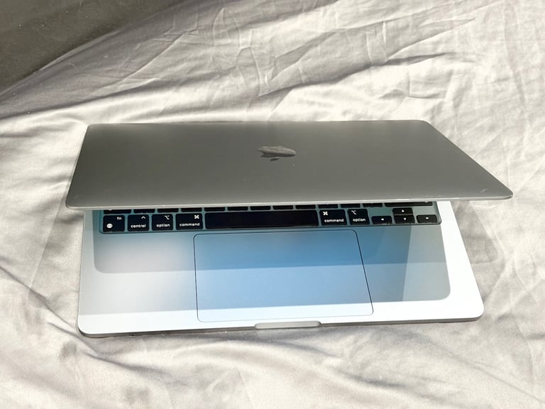 CAN DELIVER,BATTERY HEALTH 100% ONLY USED FEW TIME,CYCLE 70 MACBOOK PRO 2020 13” LAPTOP M1 16GB RAM 