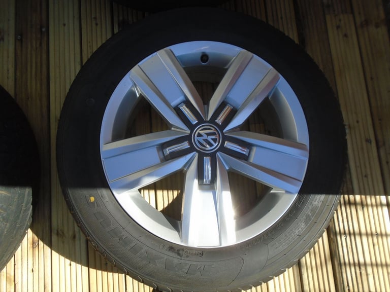 4 X DEVONPORT VOLKSWAGEN TRANSPORTER WHEELS & TYRES 215/235 60 17inch ALL TYRES VIRTUALLY NEW.