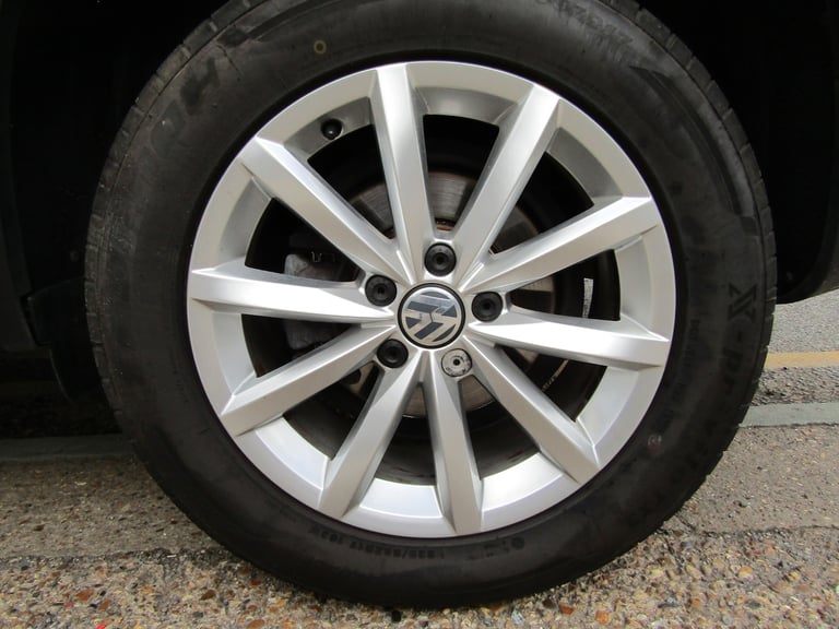 2015 Volkswagen Tiguan 2.0 TDi BLUEMOTION SPORT 4WD DSG 5DR LHD 4x4 Diesel Automatic