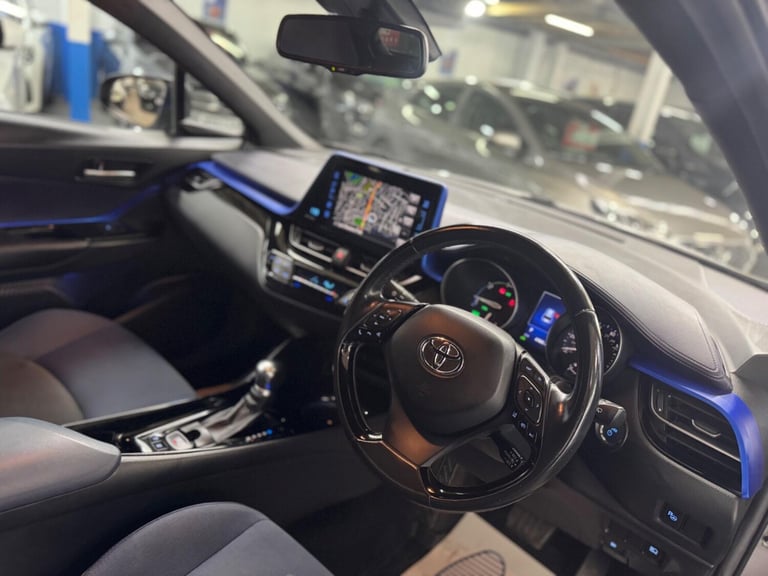2018 Toyota C-HR 1.8 VVT-h Dynamic SUV 5dr Petrol Hybrid CVT Euro 6 (s/s) (122 ps) HATCHBACK Petr...