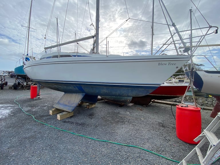 image for Free storage Hunter horizon 30 sailboat boat bilge keel yacht 