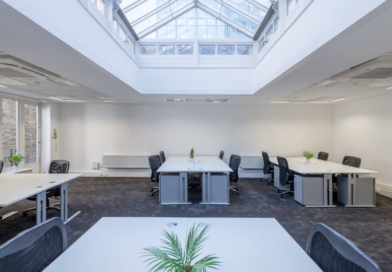 Furnished offices to rent in *Holborn*. Office Spaces for 4 to 50 desks WC1