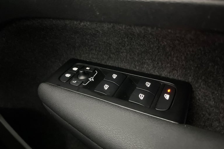 2021 71 VOLVO XC40 1.5H T4 RECHARGE 10.7KWH INSCRIPTION SUV 5DR PETROL PLUG-IN H