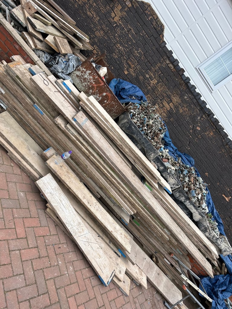 SCAFFOLDING 0.90 per ft. Boards £9