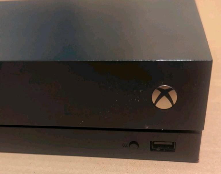 Xbox one X 4K console 1TB + games (no controller)