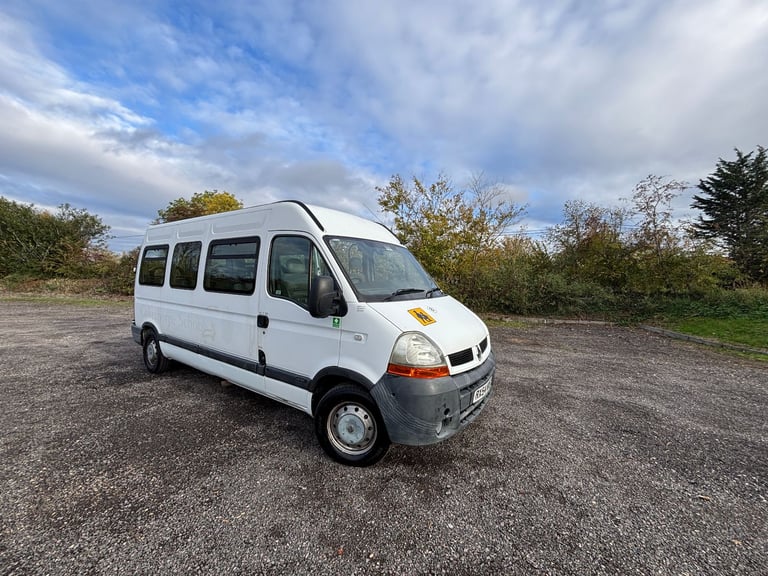 17 Seater Renault Master 2004 2.5 Diesel Minibus (White) £4000