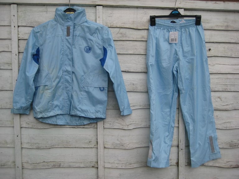 image for New Unitech Size 128 Rain Jacket with Hood and Matching Trousers for 7 to 8 Year Old for Only £5.00