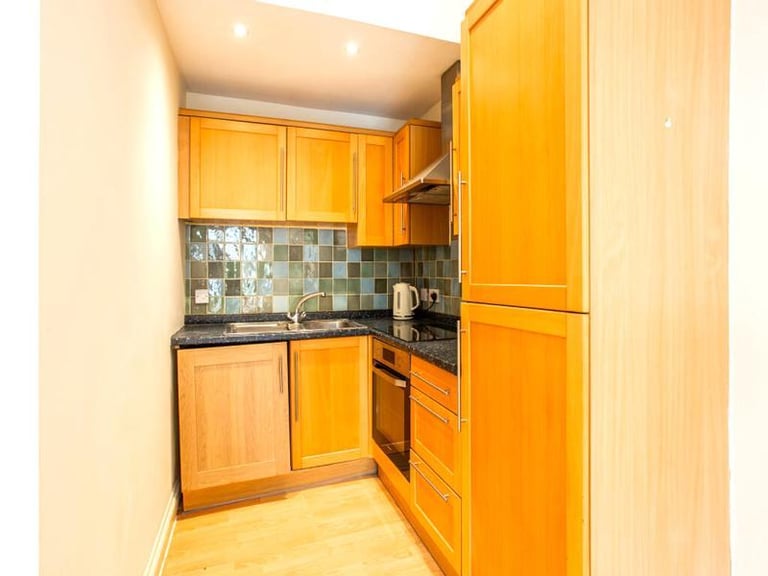 🏠 Bright and spacious room available in Aldgate East