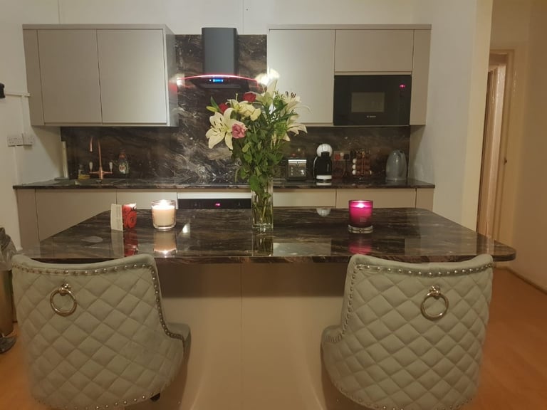 Earl's Court Square London SW5 1 bed flat for HOME SWAP ONLY not for private rent.