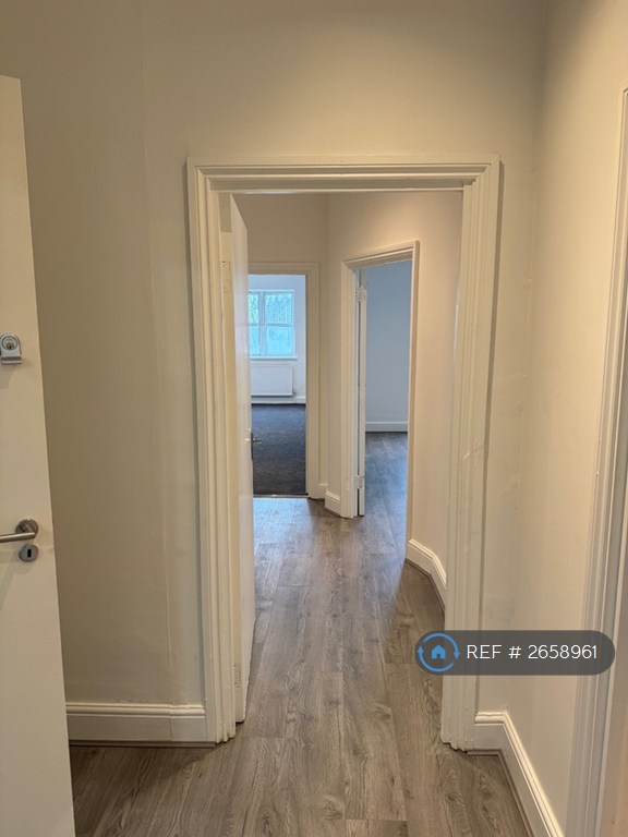 image for 1 bedroom flat in Park Road, London, N14 (1 bed) (#2658961)