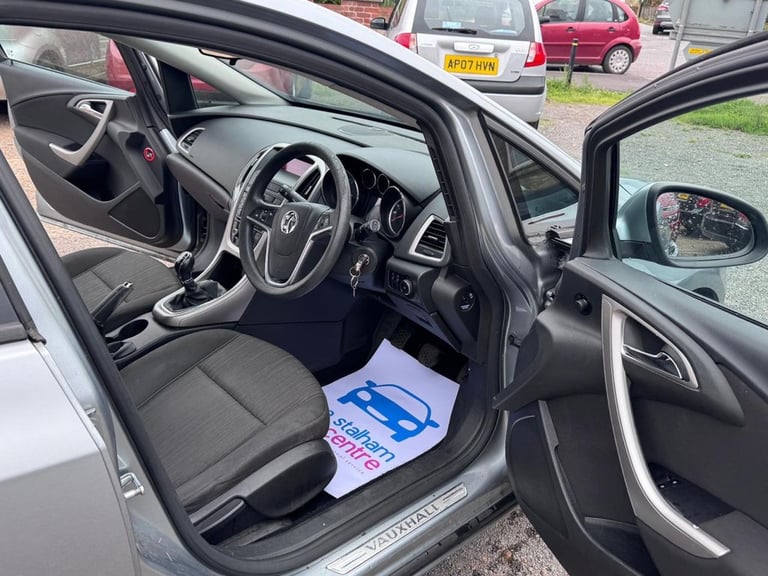 2010 Vauxhall Astra 1.6 16v Exclusiv Hatchback 5dr Petrol Manual Euro 5 (115 ps) Hatchback Petrol...