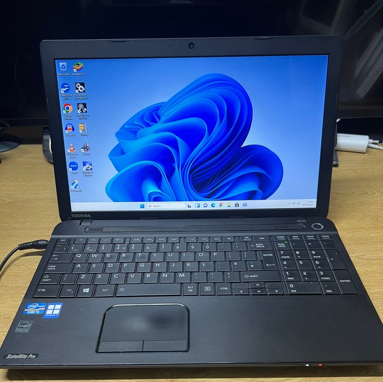 UltraFast 8GB i5 Toshiba HD Laptop 256GB SSD,Window11,Office,Ready