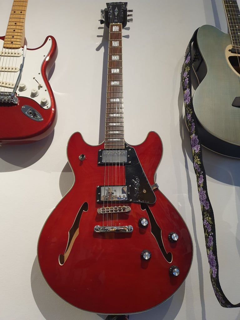 Harley Benton hollowbody electric guitar. As new!