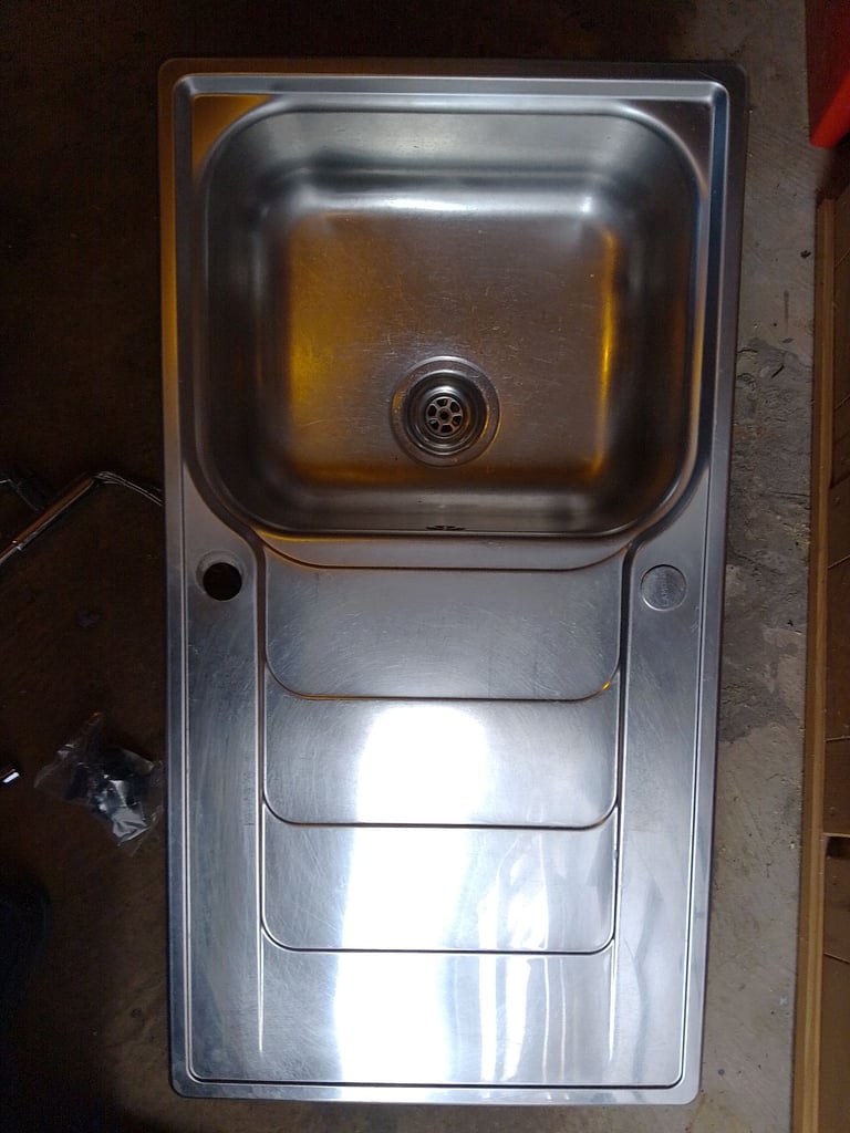 Stainless steel kitchen sink 