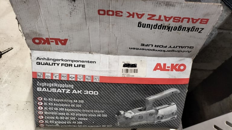 Lockable tow hitch 