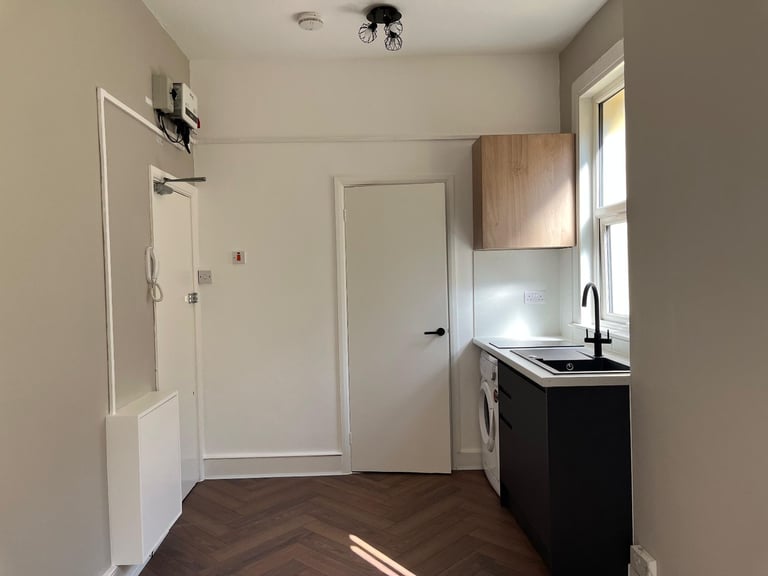 Good‑sized self-contained studio - DSS Considered