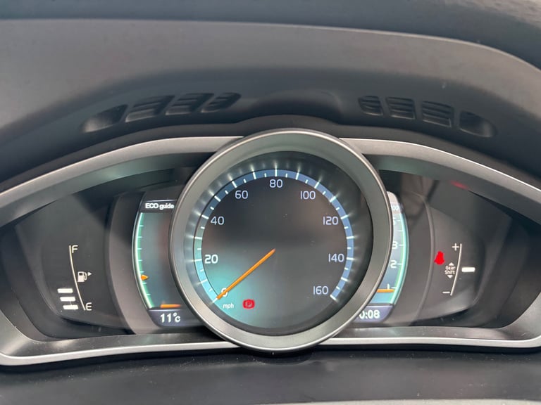 Volvo, V40, Hatchback, 2016, Manual, 1969 (cc), 5 doors