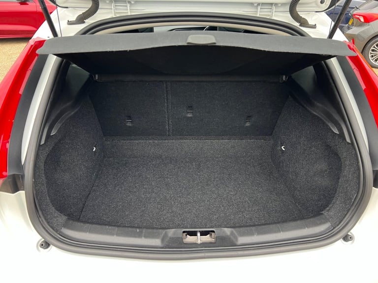 2016 Volvo V40 2.0 D2 SE Lux Nav Euro 6 (s/s) 5dr HATCHBACK Diesel Manual