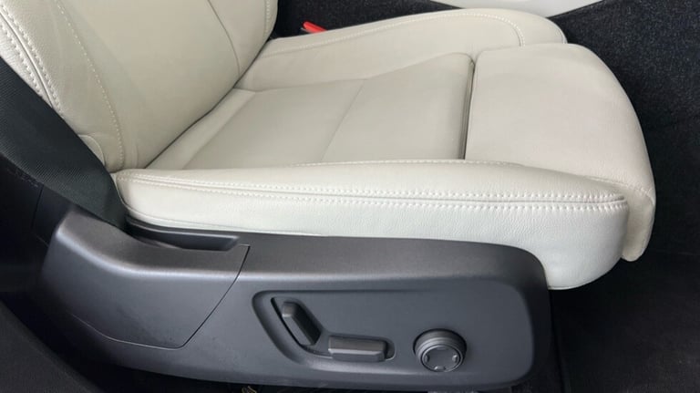 2024 Volvo XC40 Ultra, B3 Mild hybrid, Petrol, Bright (Blond Leather, Panoramic Sunroof) Estate P...