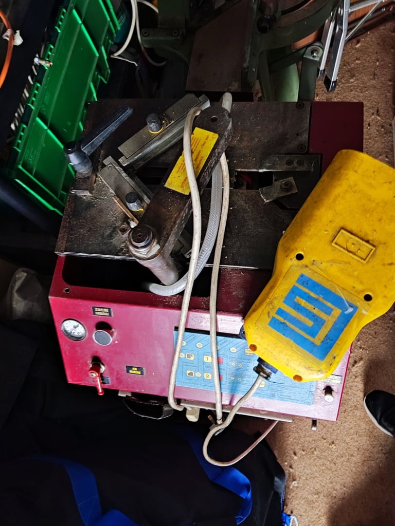 image for Under pinner