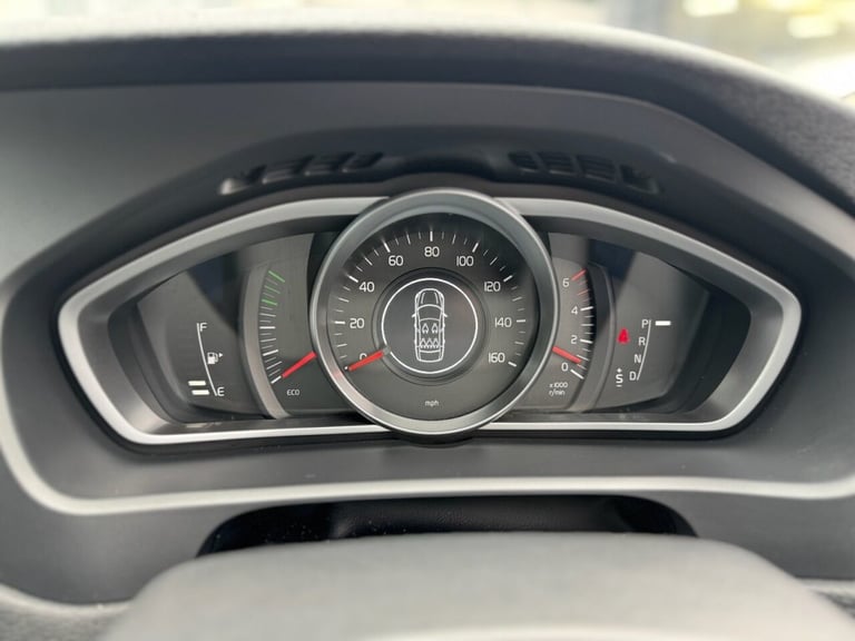 2014 Volvo V40 Cross Country 2.0 D3 Lux Nav Hatchback 5dr Diesel Geartronic Euro 5 (s/s) (150 ps)...