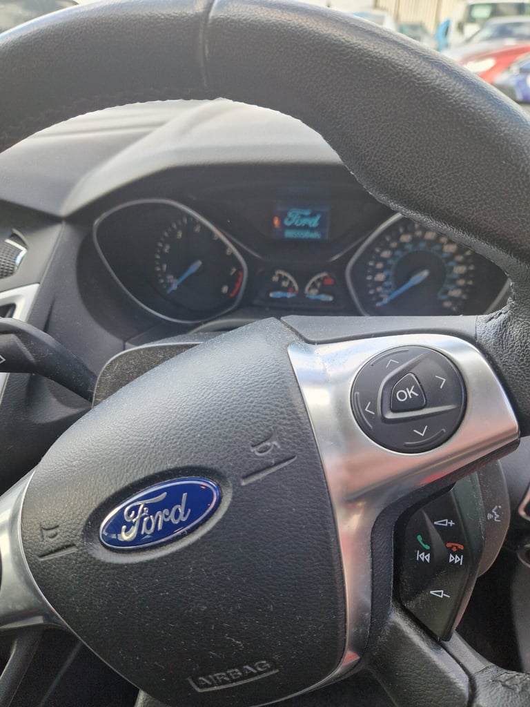 2012 Ford Focus 1.6 Zetec 5dr, Mot April.  2 keys, lovely looking car. Ulez compliant.  HATCHBACK...