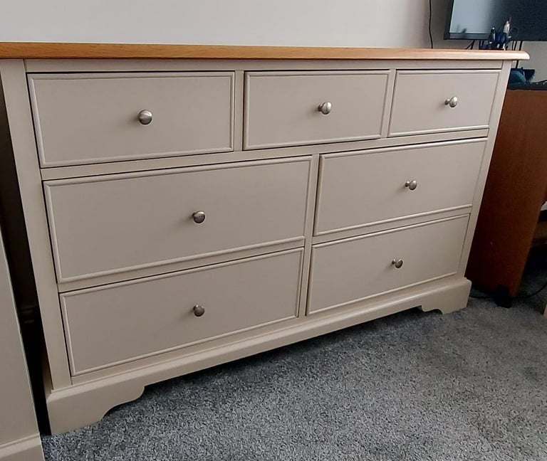 BEDROOM FURNITURE SET CREAM AND LIGHT OAK TOPS (4 ITEMS)