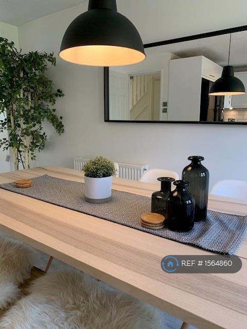 6 bedroom house in Nightingale Shott, Egham, TW20 (6 bed) (#1564860)