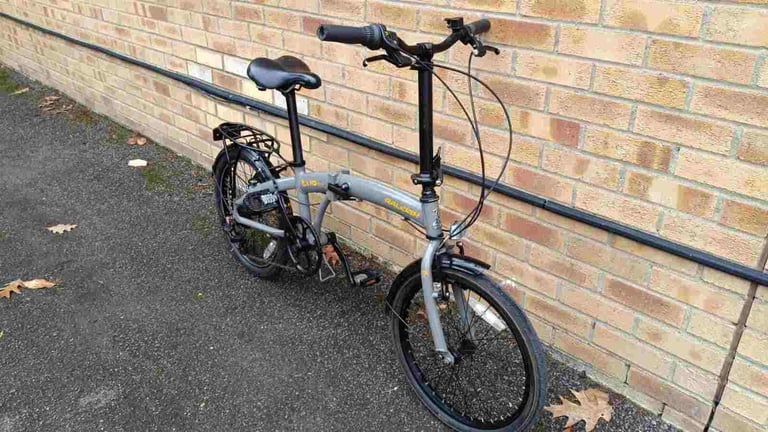 Raleigh Folding Bike in good condition with a comfort saddle, mudguards, rear pannier rack