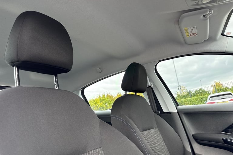 2019 Peugeot 208 1.2 PureTech Signature Euro 6 (s/s) 5dr Hatchback PETROL Manual