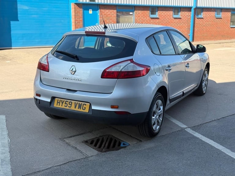 2010 Renault Megane 1.6 16V Expression Euro 4 5dr HATCHBACK Petrol Manual - Image 9