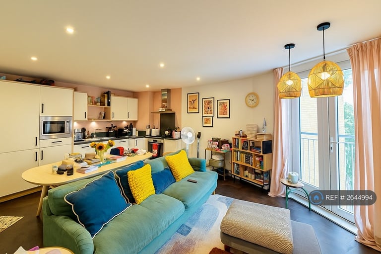 image for 2 bedroom flat in Ceylon Wharf Apartments, London, SE16 (2 bed) (#2644994)