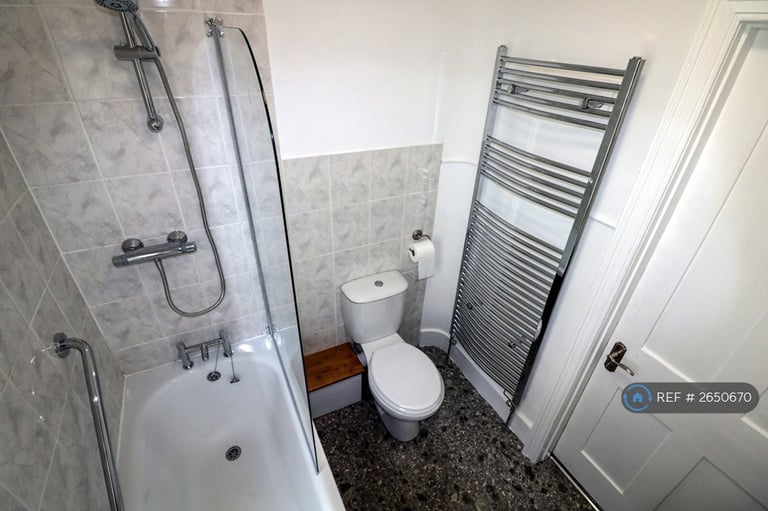 2 bedroom flat in Compton Road, Brighton, BN1 (2 bed) (#2650670)