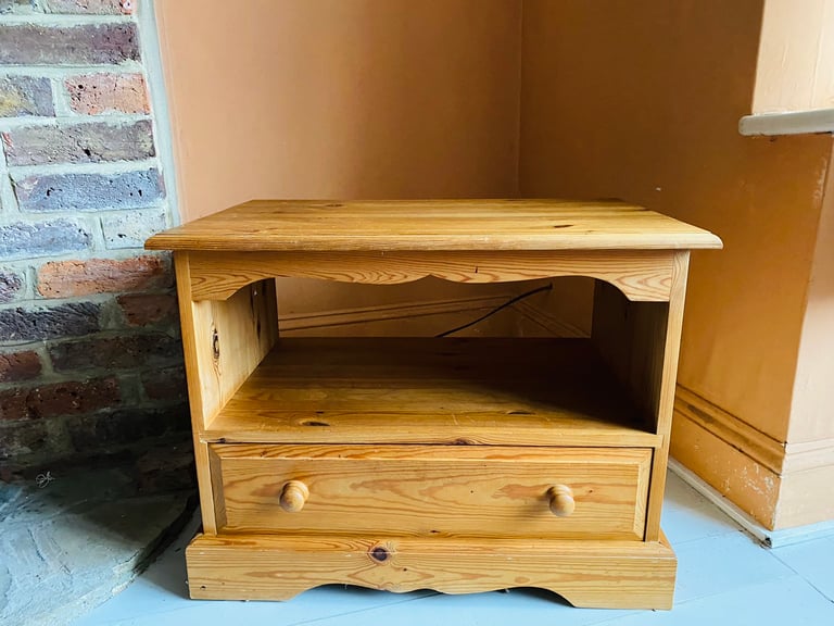 Solid Pine TV Stand | Small Wooden Shelving Unit Dovetail Joins