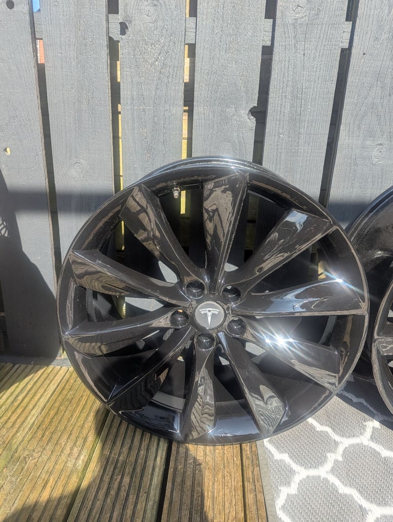 Tesla 21 inch wind turbine alloys 