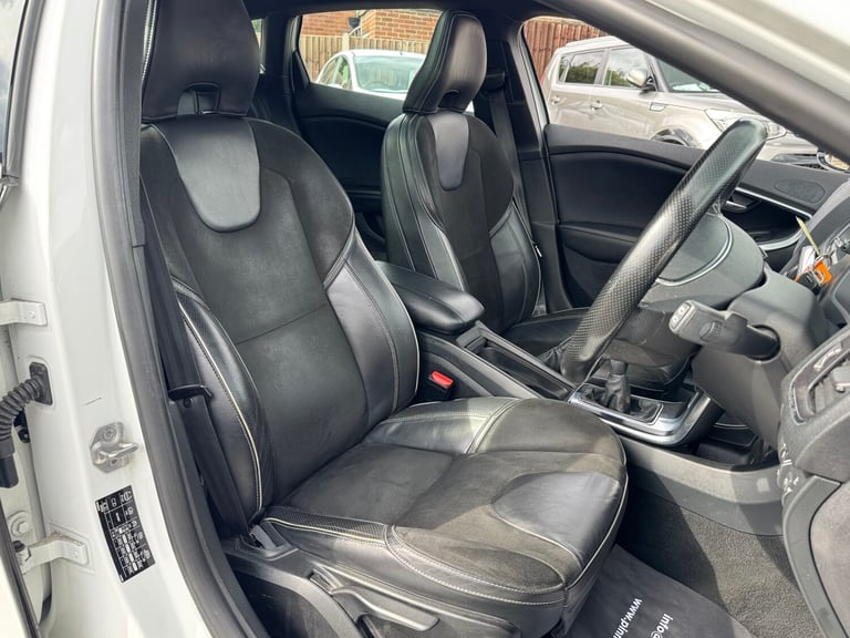 2015 Volvo V40 T2 R DESIGN 5dr ULEZ HATCHBACK Petrol Manual