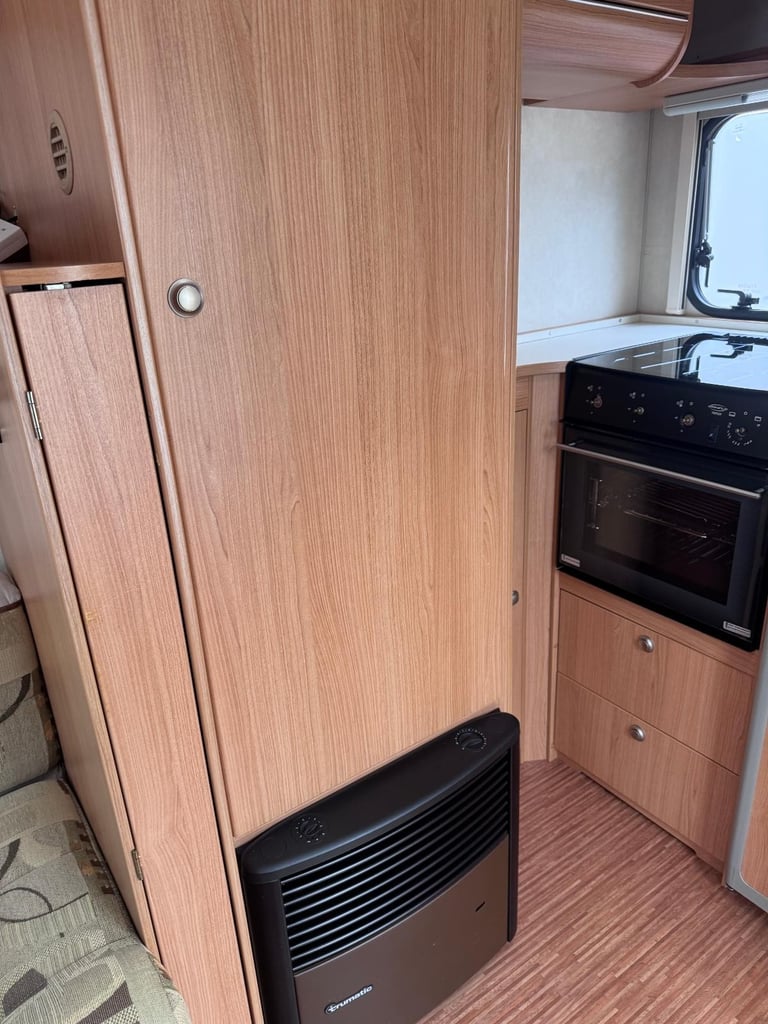 Adria Altea 360LT, Yr.2009, 2 Berth, mover, air awning 